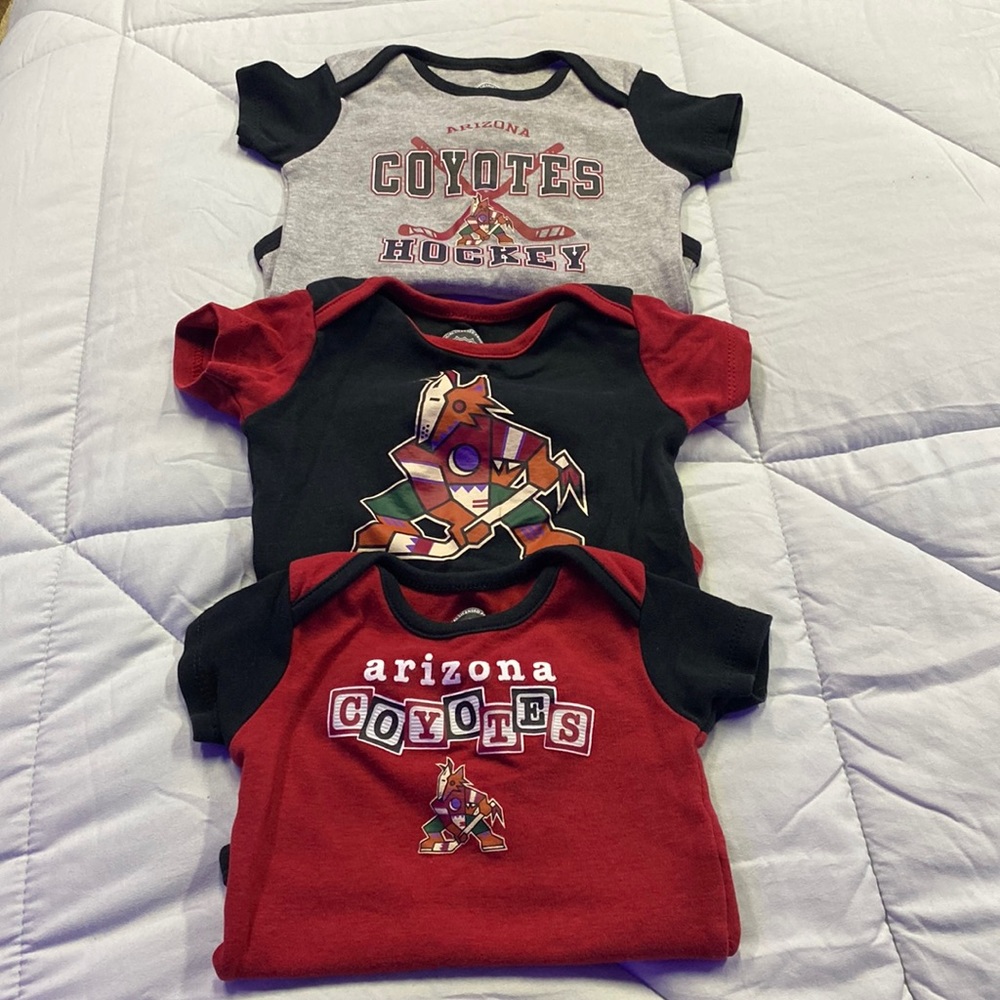 Arizona Coyotes Hockey Shirts, Size 12m,